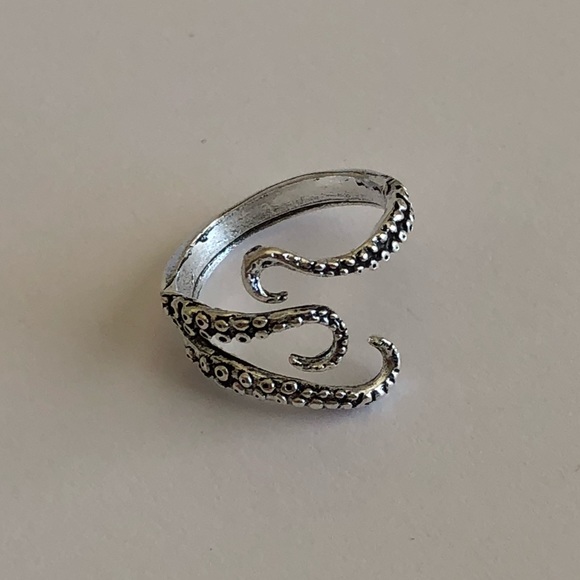 ▪️Adjustable Octopus Tentacle Ring - Picture 3 of 6